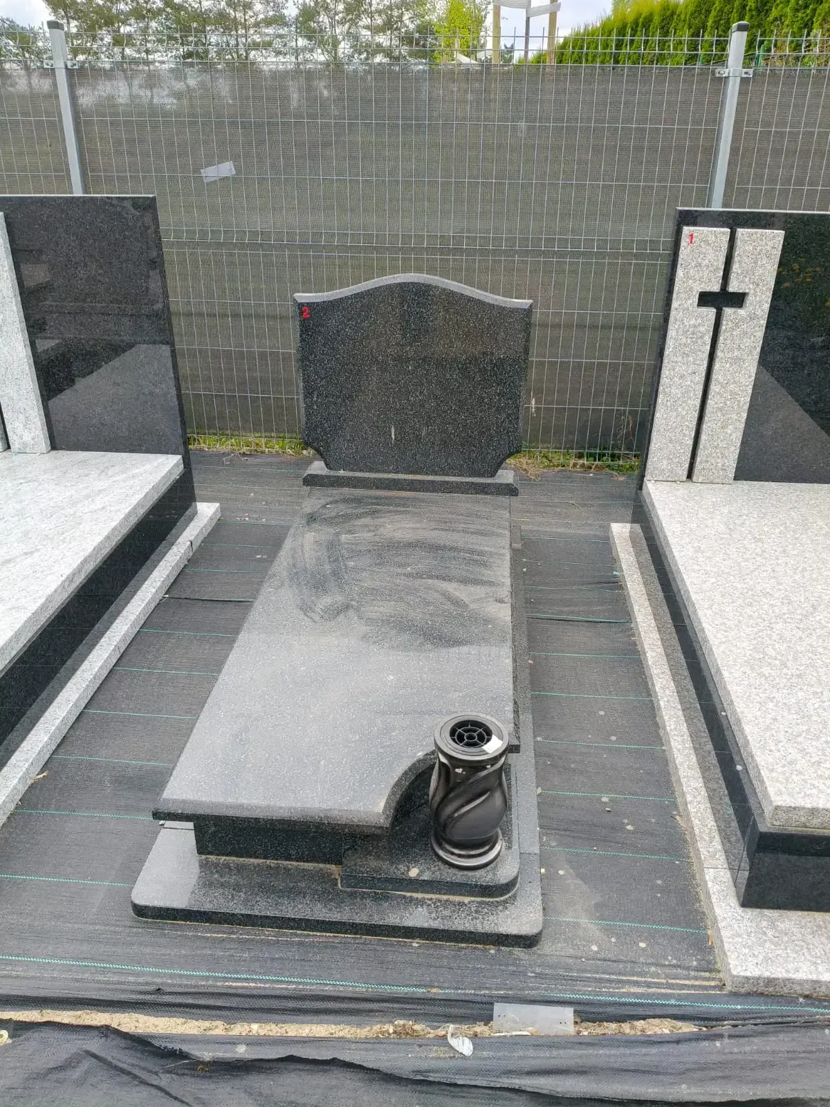 Nagrobek pojedynczy – czarny granit - wzór GOS-2