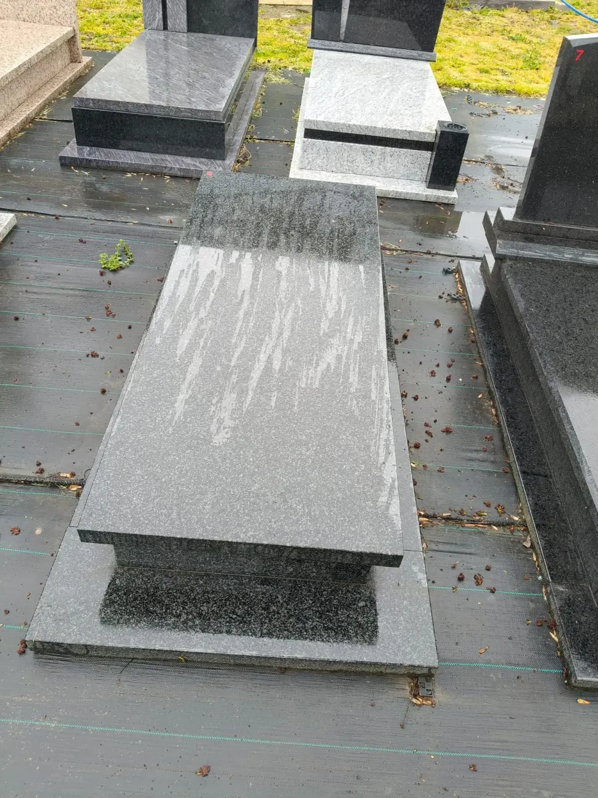 Nagrobek pojedynczy – ciemnoszary granit - wzór KP-6